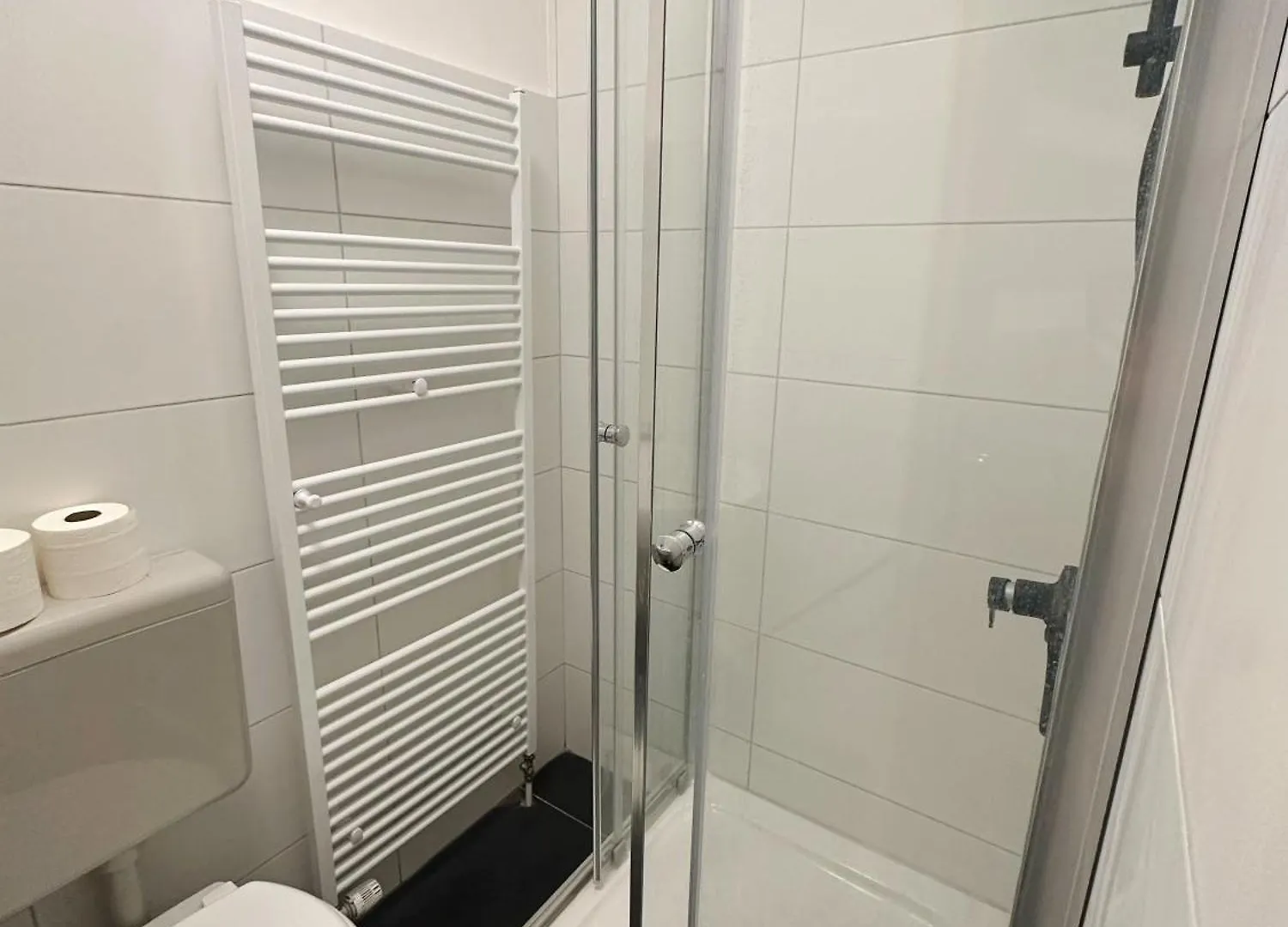 Apartment 2Schlafenzimmer 5Betten Montuerwhonung Düsseldorf